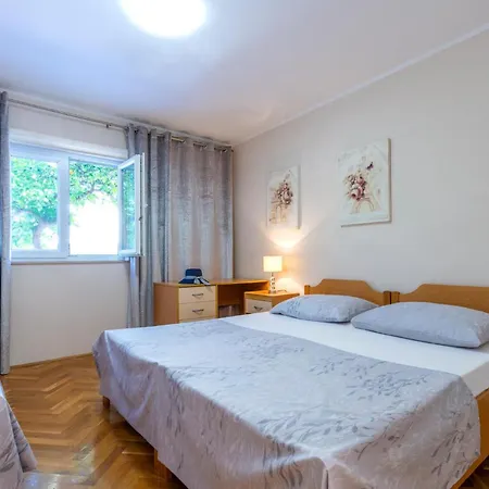 Apartmán In Kastel Novi With Wifi